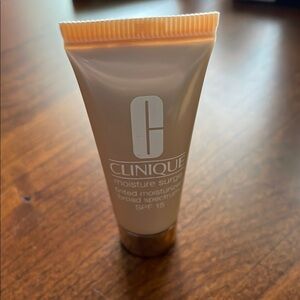 Clinique Moisture Surge Tinted Moisturizer SPF15 0.5oz/15ml in Ivory